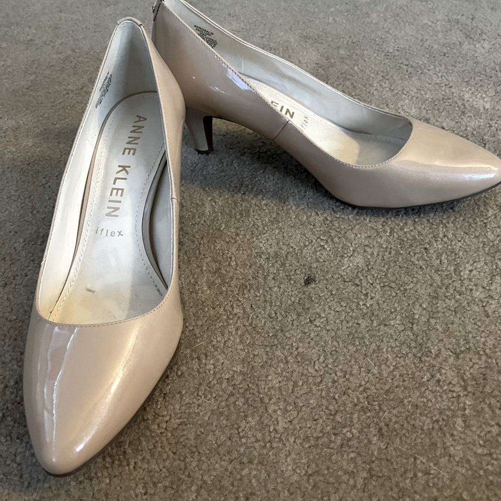Anne Klein Women’s Rosalie Classic Pumps